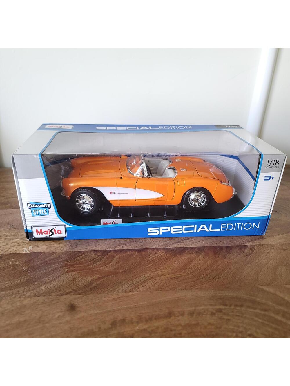 Maisto 1:18 1957 Corvette Orange White Special Edition Diecast Car w/ Box